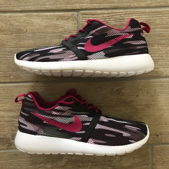 Nike Other - NWOB Nike Roshe Run Flight Weight